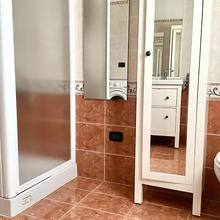 K03 - Castelfidardo, Ampio Quadrilocale Comodo Ai Servizi דירה