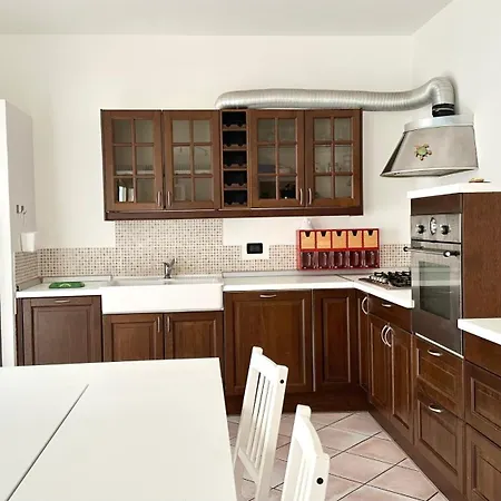 K03 - Castelfidardo, Ampio Quadrilocale Comodo Ai Servizi *